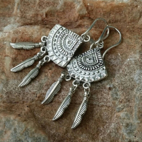 Free People Jewelry - Free People The Spirit Of Leaf Earrings